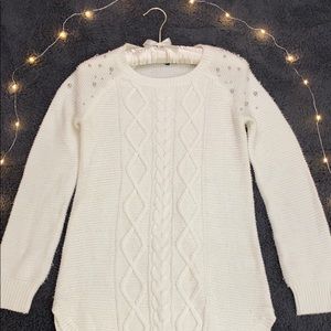 Knitted scalloped hem top